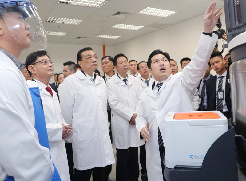 李克强参观新加坡TESSA特沙生物医疗科技公司
