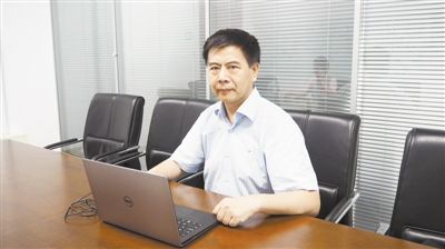 为自杀风险分级 研发机器人筛选高危人群 黄智生：用AI照亮抑郁症患者的人生