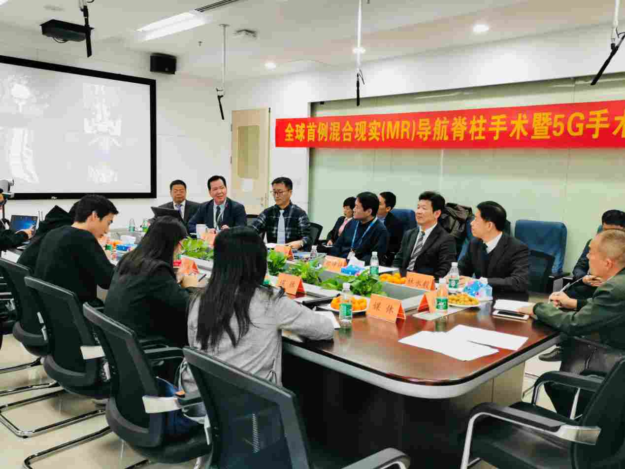 全球首例!深圳南方科技大学医院成功完成混合现实导航脊柱手术-肽度TIMEDOO