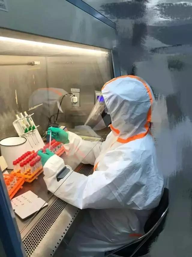抗疫一线:他在武汉做检验-肽度TIMEDOO