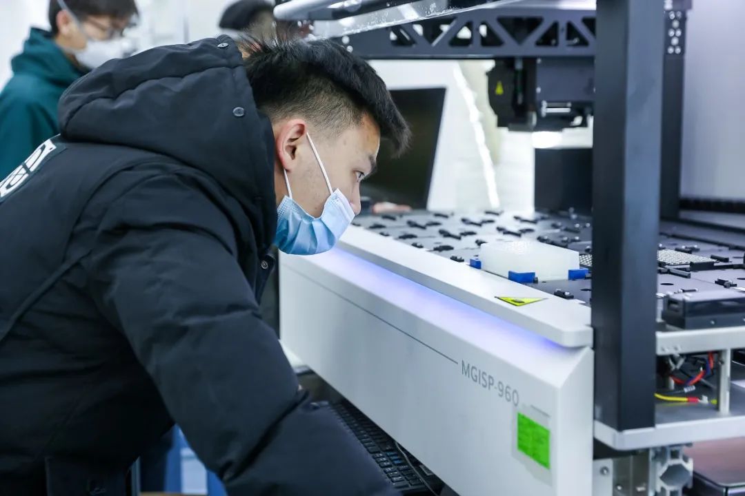 全球首款投入实战！单机日通量破万！华大智造全自动核酸提取纯化仪MGISP-NE384助力河北疫情防控！-肽度TIMEDOO