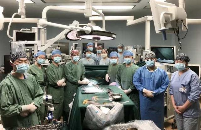浙大二院成功实施中国首例双肺、肝脏同期联合移植术