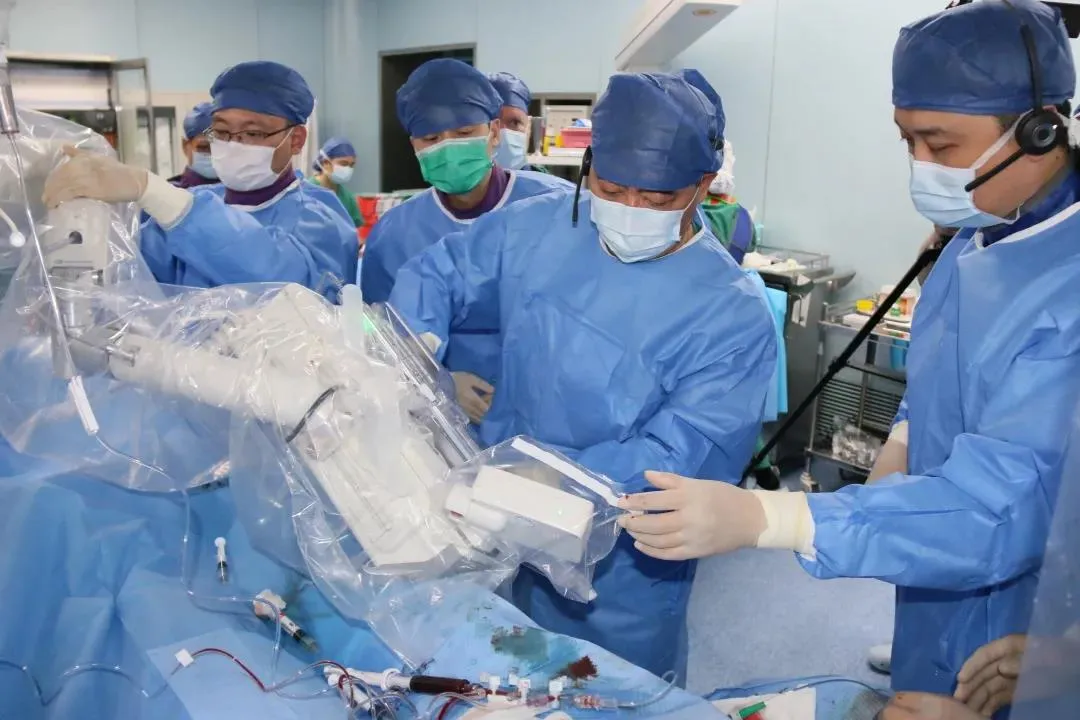 中国首例介入机器人30分钟完成心脏支架手术，或推动血管介入领域革命性进展-肽度TIMEDOO
