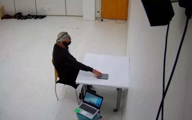 科学家将藻类基因注入人类眼睛，失明40年老人重获部分视力！首例基因疗法重塑视觉神经-肽度TIMEDOO