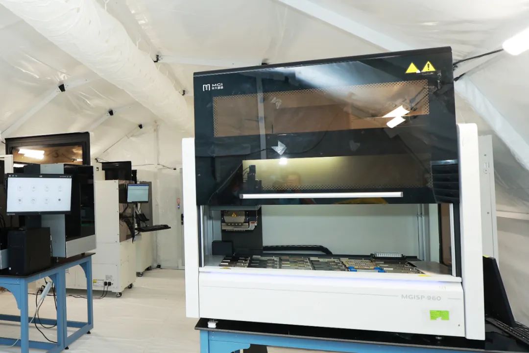 基因测序仪+自动化设备齐发！华大智造四大抗疫利器守护南京