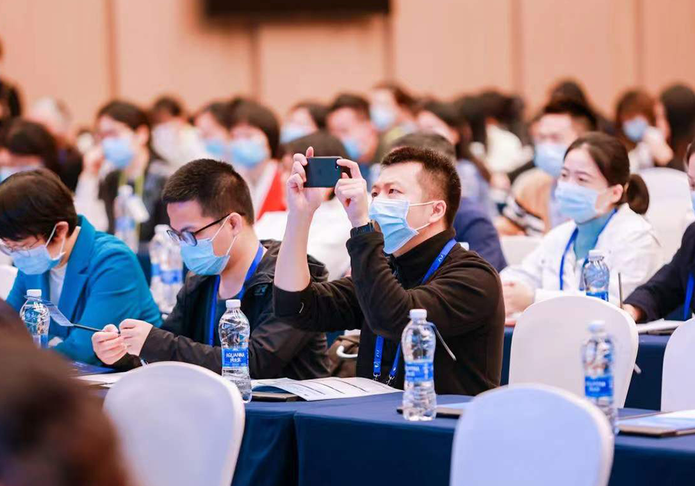 华大基因副总裁刘娜受邀参与2021首届南方论健高峰论坛,探索一站式精准健康管理服务-肽度TIMEDOO