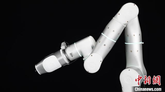 沪科研团队研发出自主智能无针疫苗注射机器人-肽度TIMEDOO