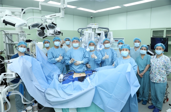 国产单孔机器人首例乙状结肠癌手术成功