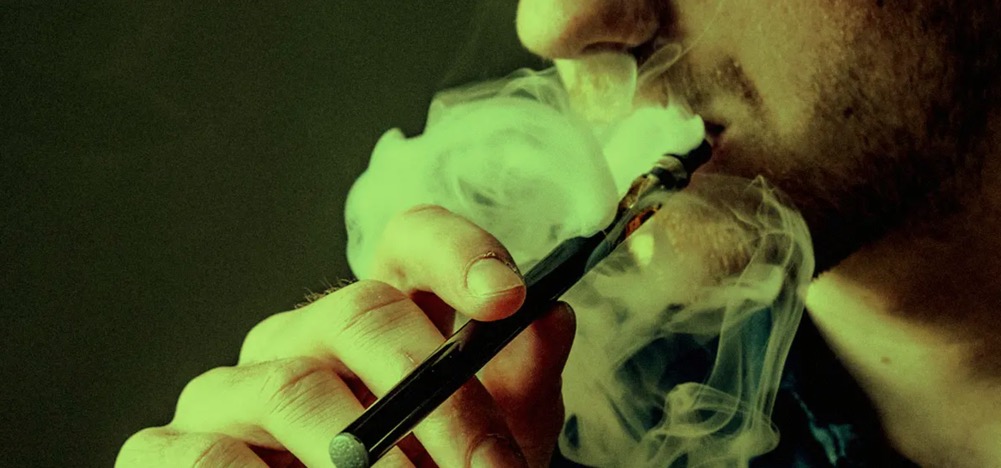 同时吸食电子烟和传统烟增加了肺部疾病的风险