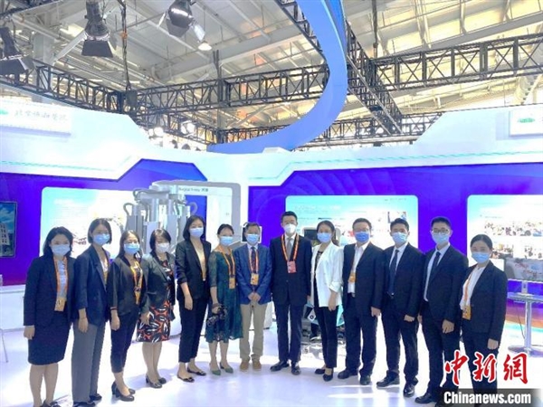 我国团队合作研发出视触融合智能微创神经内镜机器人