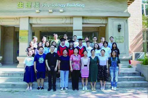 北京大学医学部教授王宪： 3万元建起国内第一家医院科研实验室