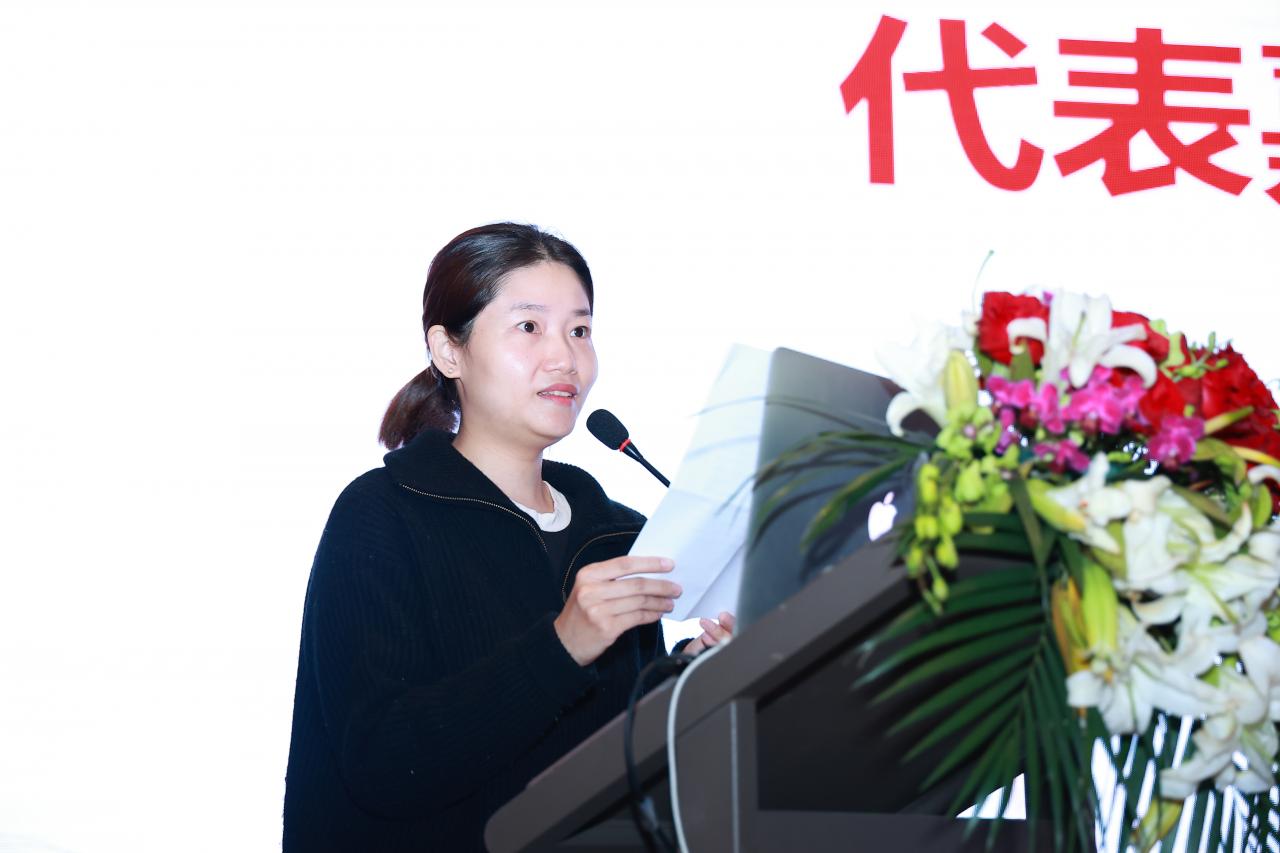植入生长棒,脊柱侧弯69度的维洛坐直了!新华成立国内首家SMA诊治中心-肽度TIMEDOO