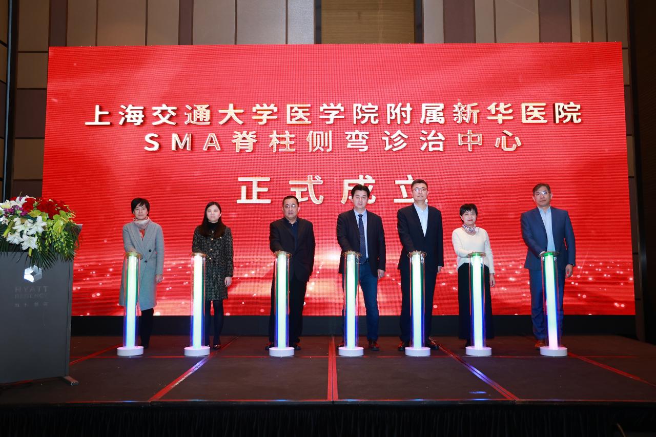 植入生长棒,脊柱侧弯69度的维洛坐直了!新华成立国内首家SMA诊治中心-肽度TIMEDOO