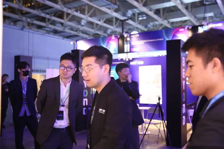 市面上唯一一款超小型智能中频无线电疗仪医点心亮相澳门Beyond Expo国际舞台-肽度TIMEDOO采访-肽度TIMEDOO