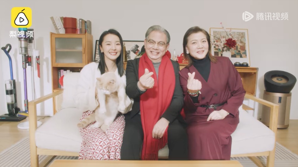 猫咪春节社交｜第一批过上年的猫已经搞定爸妈了