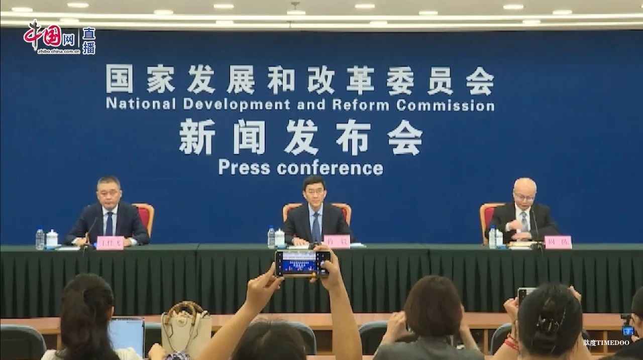 国家发改委：上半年最终消费对经济增长贡献率达52%，聚焦文化旅游体育赛事等服务消费，以及养老医疗托育等生活服务业