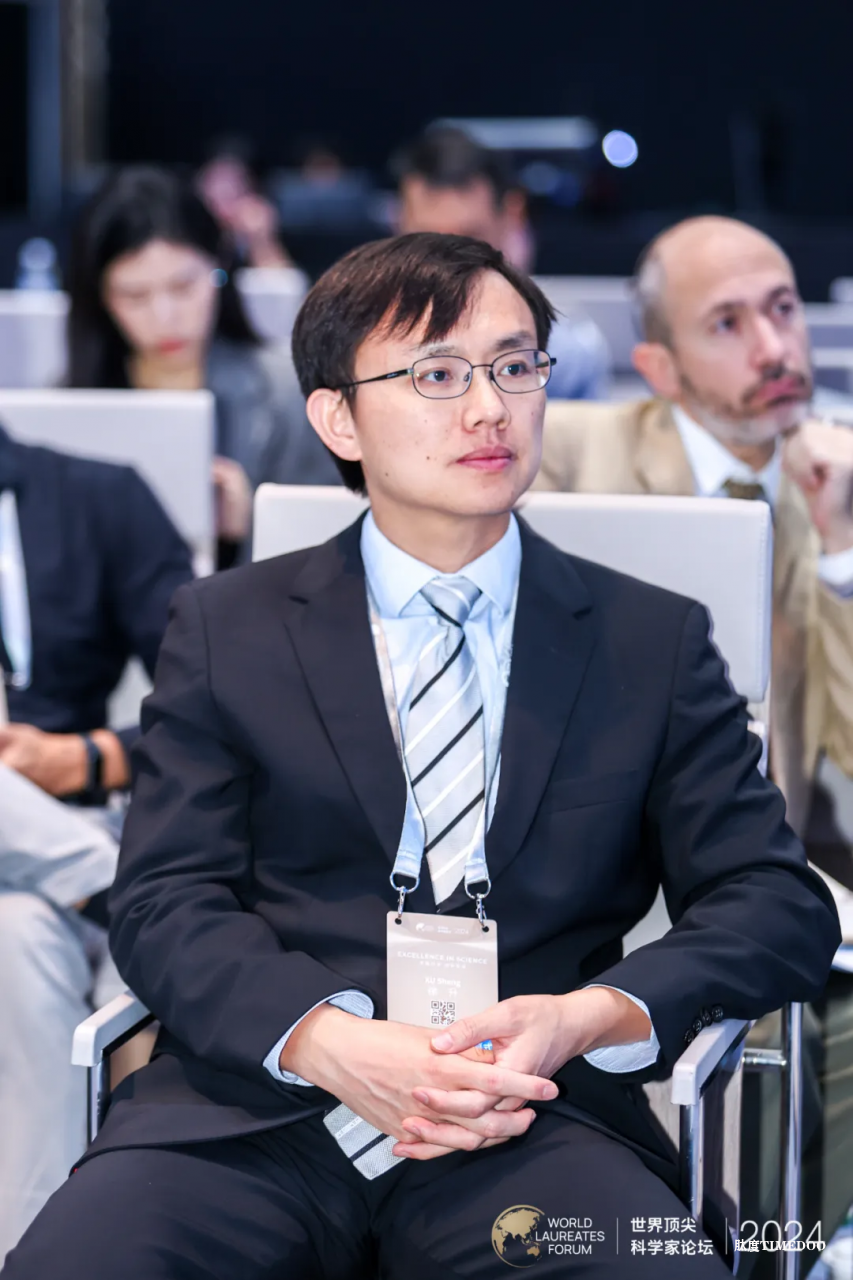 为了养活课题组他被动转行，却意外挖到一座“金矿”