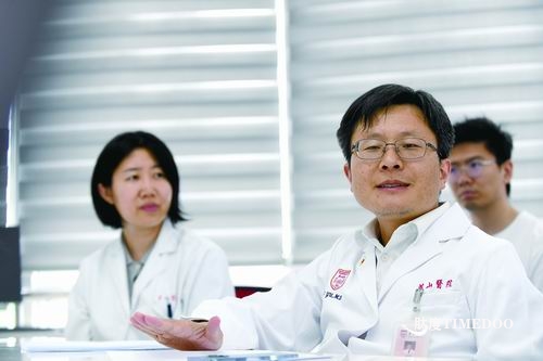 把“冷门”熬成“热门”：他用AI为帕金森病按下“慢进键”