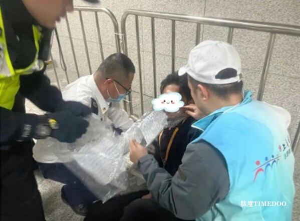 暖心!进博会现场紧急救助,德达志愿团队获青浦表彰-肽度TIMEDOO