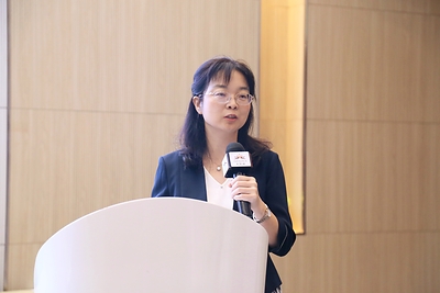 2026年 8月,项目负责人、华南理工大学游丽君教授在项目中期交流会上汇报项目研发进展 聚焦慢病精准营养,